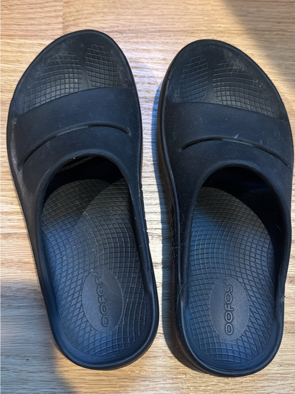 OOFOS OOahh Black Recovery Slide Sandals